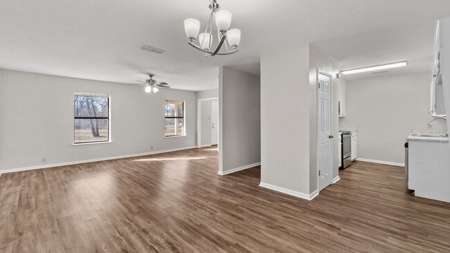 Building Photo - Newly remodeled 3 bedroom, 2 bath home.