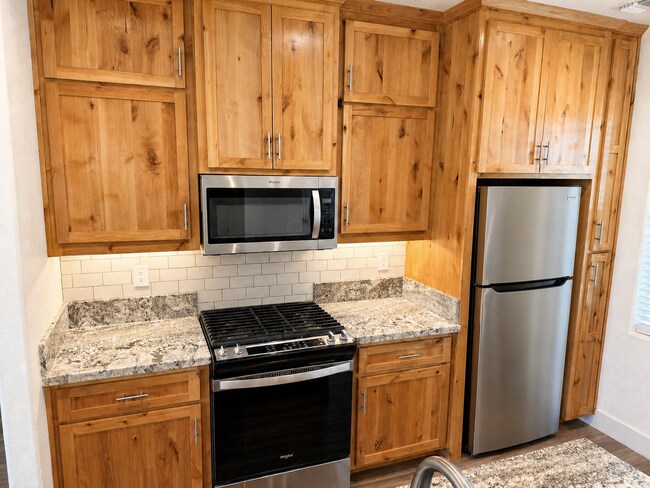 Building Photo - 3BR Home w/ 2-Car Garage, Tall ceilings & Upgraded Chef's Kitchen