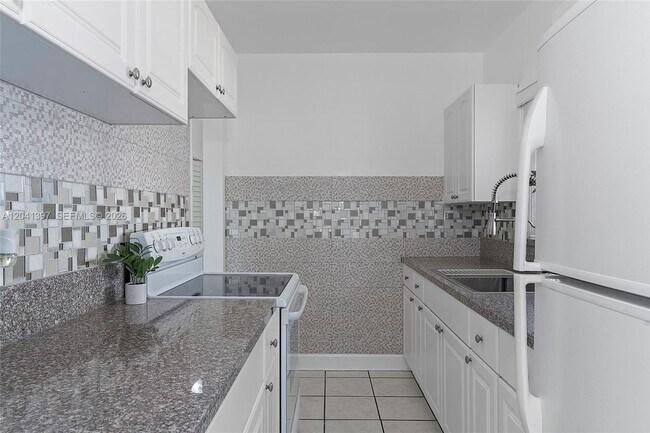 Building Photo - 2024 NE 174th St