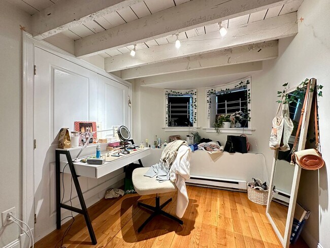 Building Photo - 842 Huntington Ave