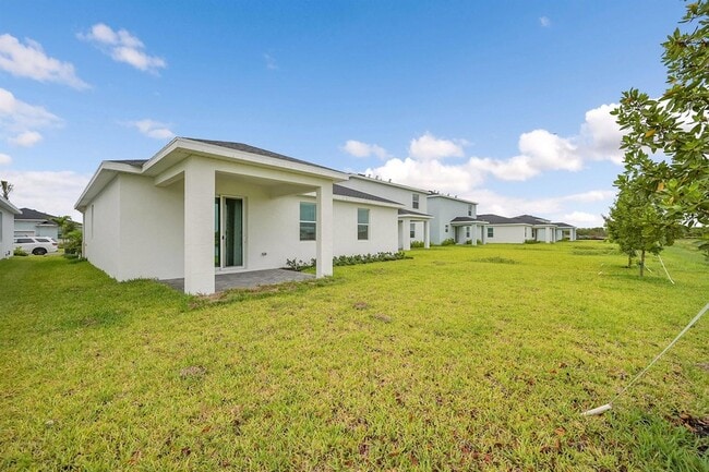 Building Photo - 3550 Hilton Dr