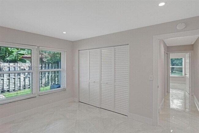 Building Photo - 7425 Silver Woods Ct