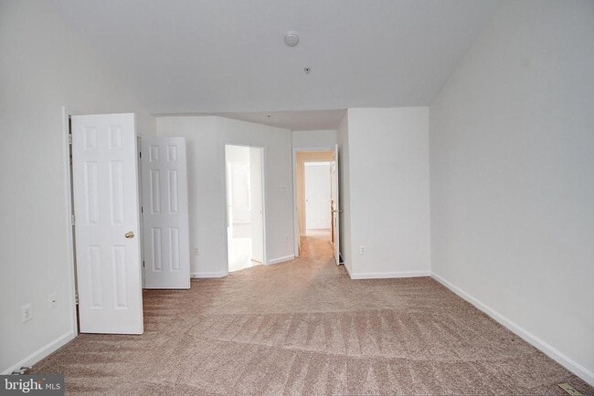 Building Photo - 607 Cawley Dr