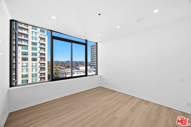 Building Photo - 10724 Wilshire Blvd