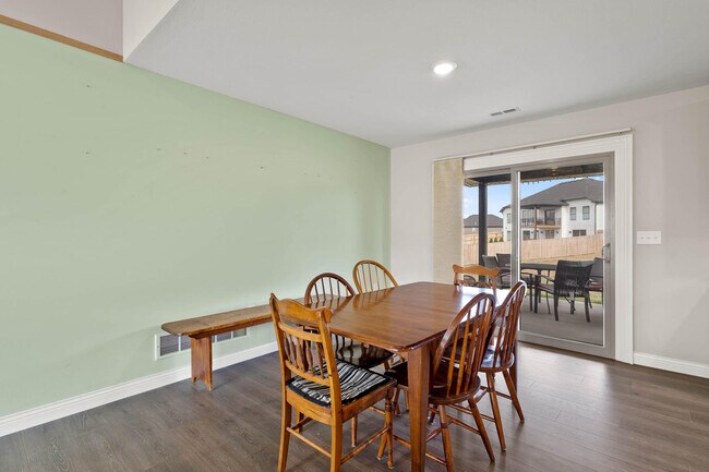 Building Photo - 3401 Yellowwood Dr
