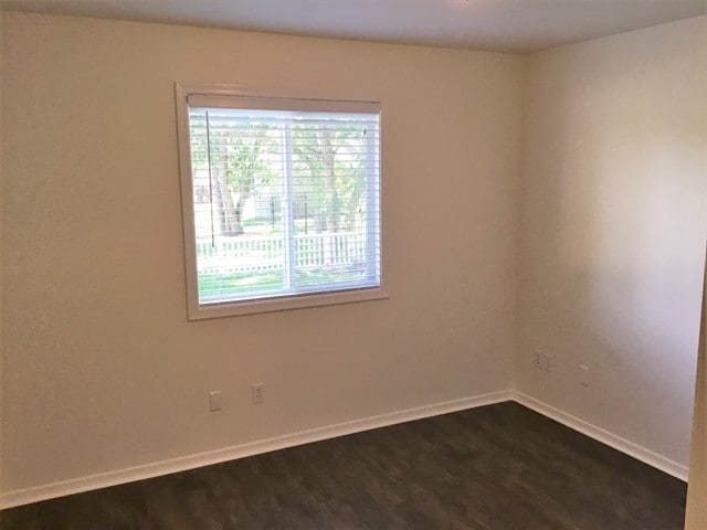 Building Photo - 410 S Saddlerock Ave