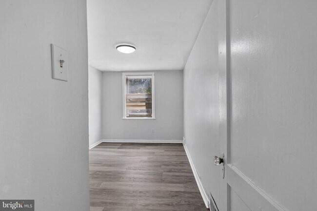 Building Photo - 243 W 22nd St