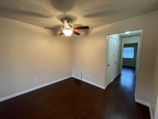 Building Photo - Charming Upstairs 2-Bedroom, 1-Bathroom Un...