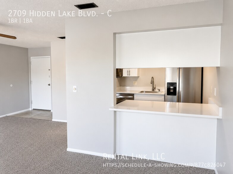 Building Photo - 2709 Hidden Lake Blvd