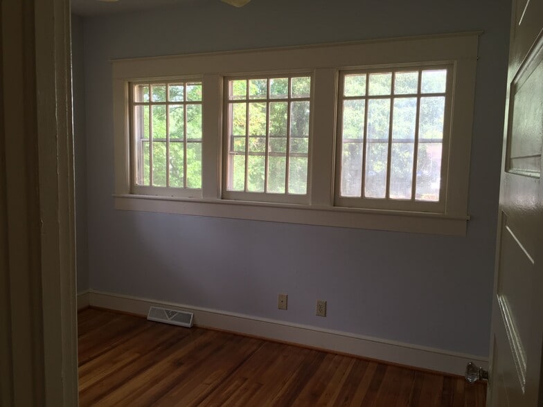 Office/den (8.5x12, no closet) - 1010 Glenwood ave