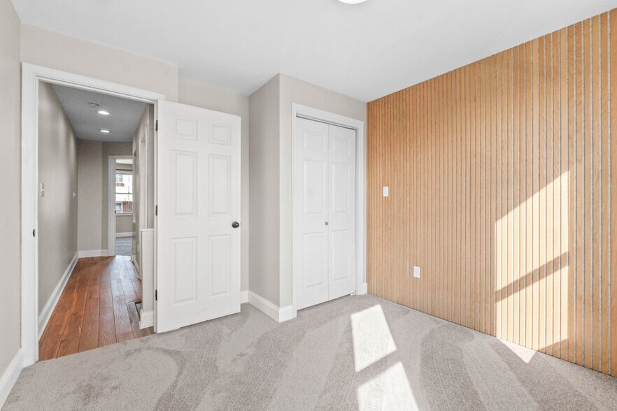 Building Photo - 324 W 29th St