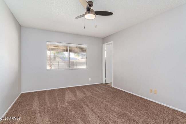 Building Photo - 9353 E Altadena Ave