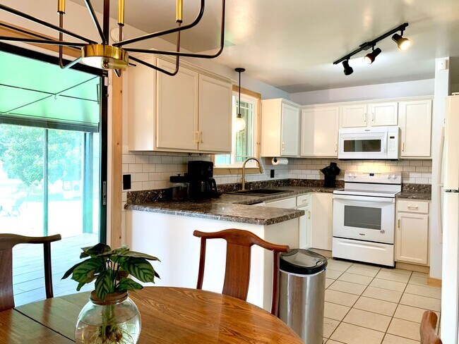 Building Photo - 313 Verdun Dr