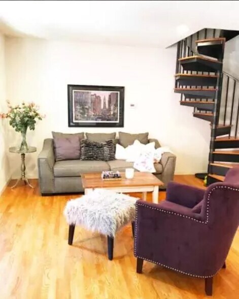 Building Photo - 303 S 11th St