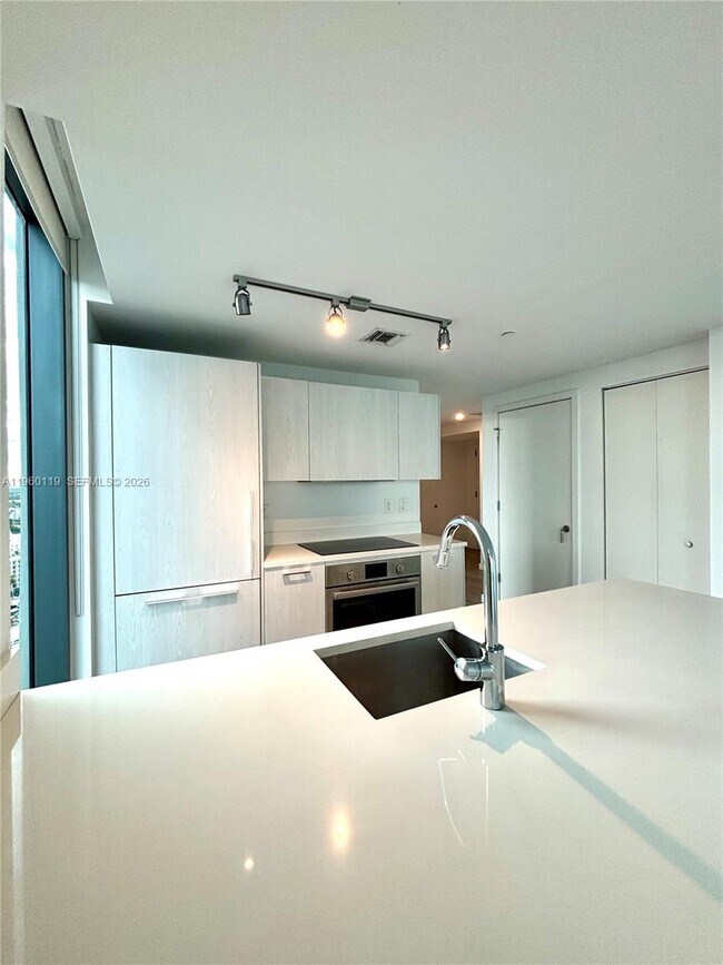 Building Photo - 501 NE 31st St