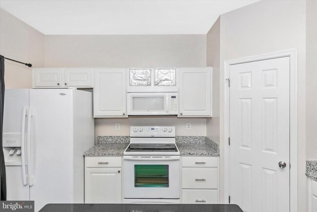 Building Photo - 1742 Trestle St