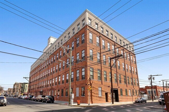 Building Photo - 6200 HUDSON Ave