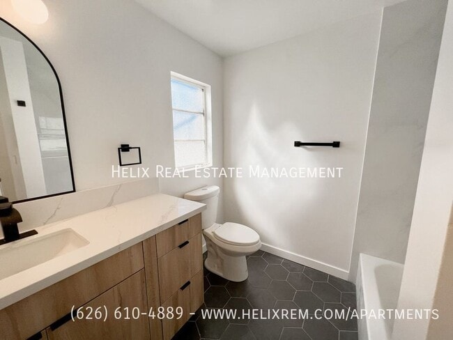 Building Photo - 1313 Huntington Dr