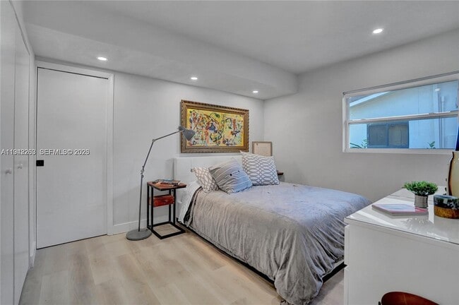 Building Photo - 2011 NE 31st Ct