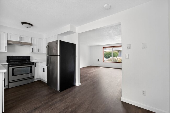 Building Photo - Half off the first month's rent!