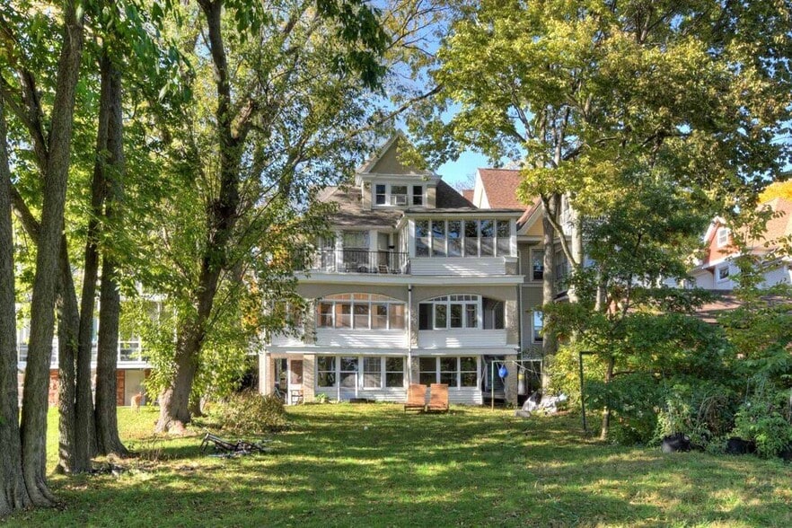 Building Photo - 933 Spaight St