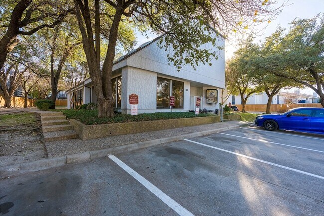 Building Photo - 5840 Spring Valley Rd