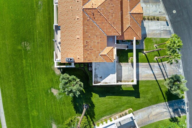 Building Photo - 270 Vista Royale Cir E