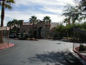Building Photo - First floor unit in upscale SW community n...