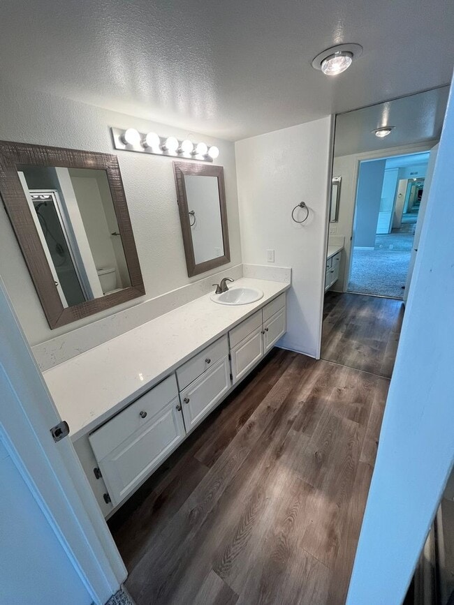 Building Photo - For Rent: 3 Bed, 2.5 Bath Townhome in University City