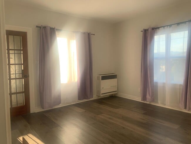 Primary Photo - 1034 Hyperion Ave