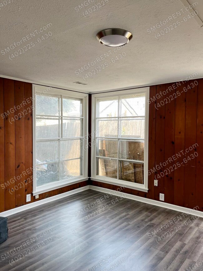 Building Photo - 2205 1/2 5th Ave