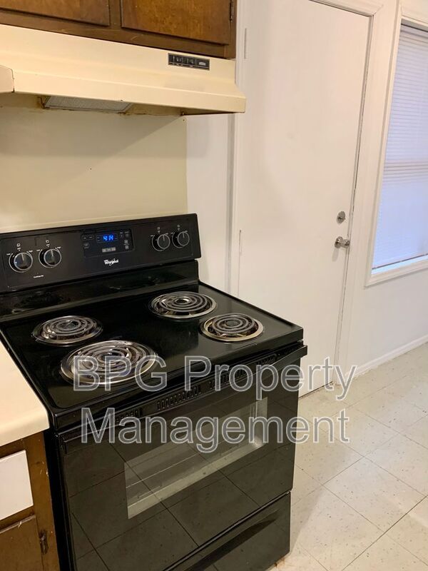 Building Photo - 123 Circle Dr