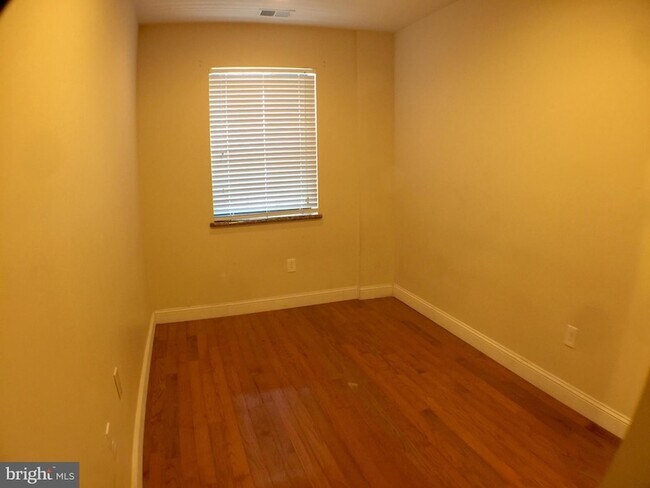 Building Photo - 1241 Vine St