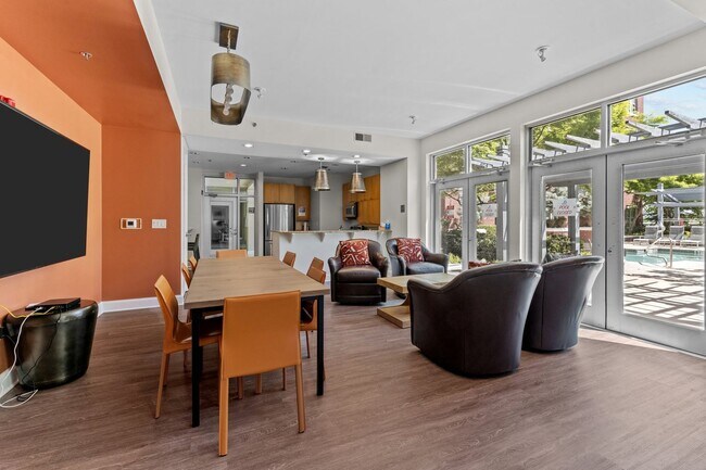 Building Photo - Your dream condo in the heart of Raleigh!