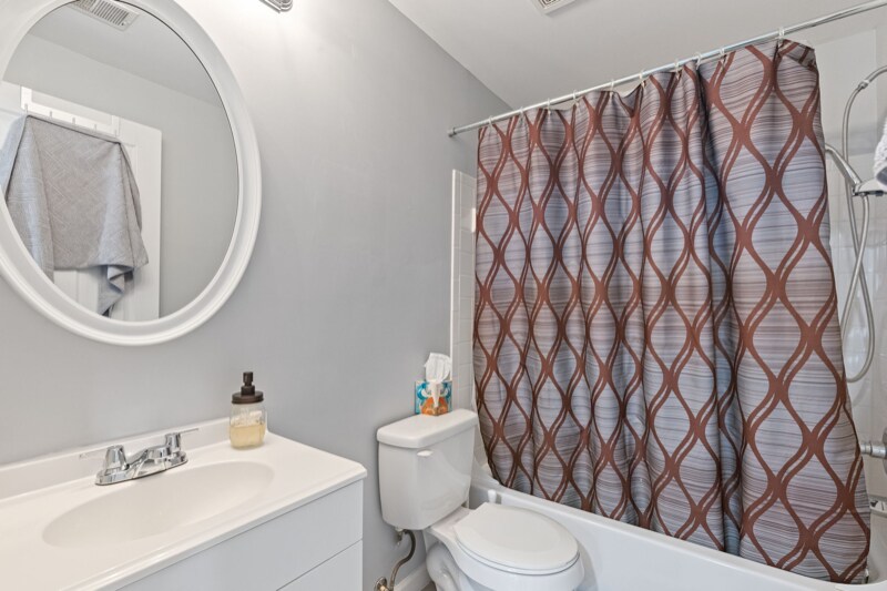 Building Photo - 2953 Medford Dr