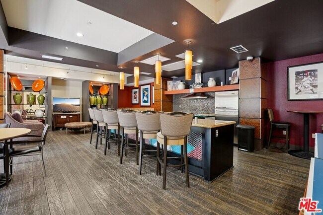 Building Photo - 100 S Alameda St