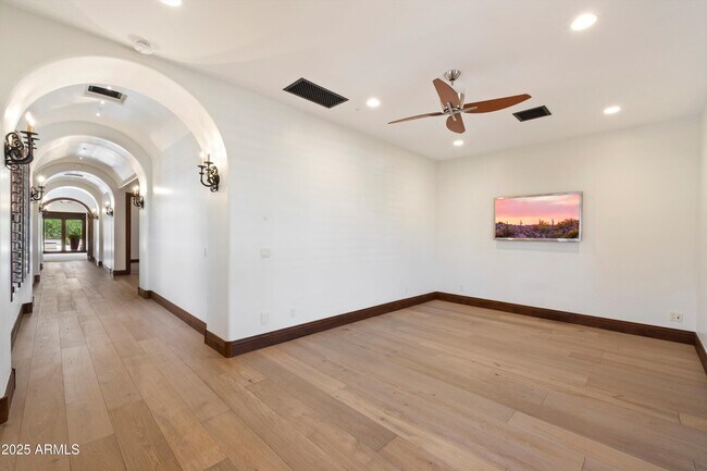 Building Photo - 8515 E Sutton Dr