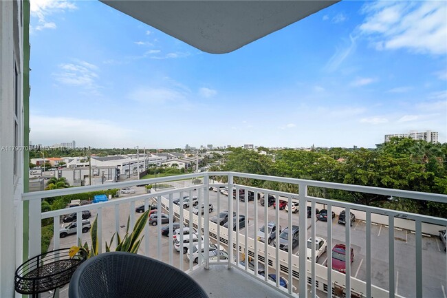 Building Photo - 2150 Sans Souci Blvd