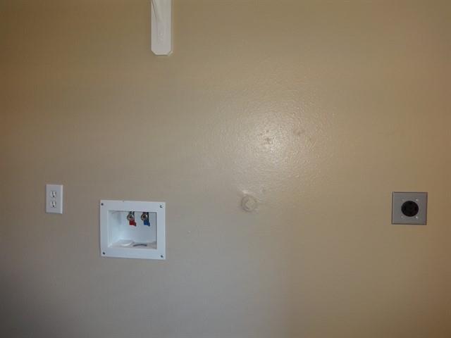 Building Photo - 2225 Highland Hills Dr