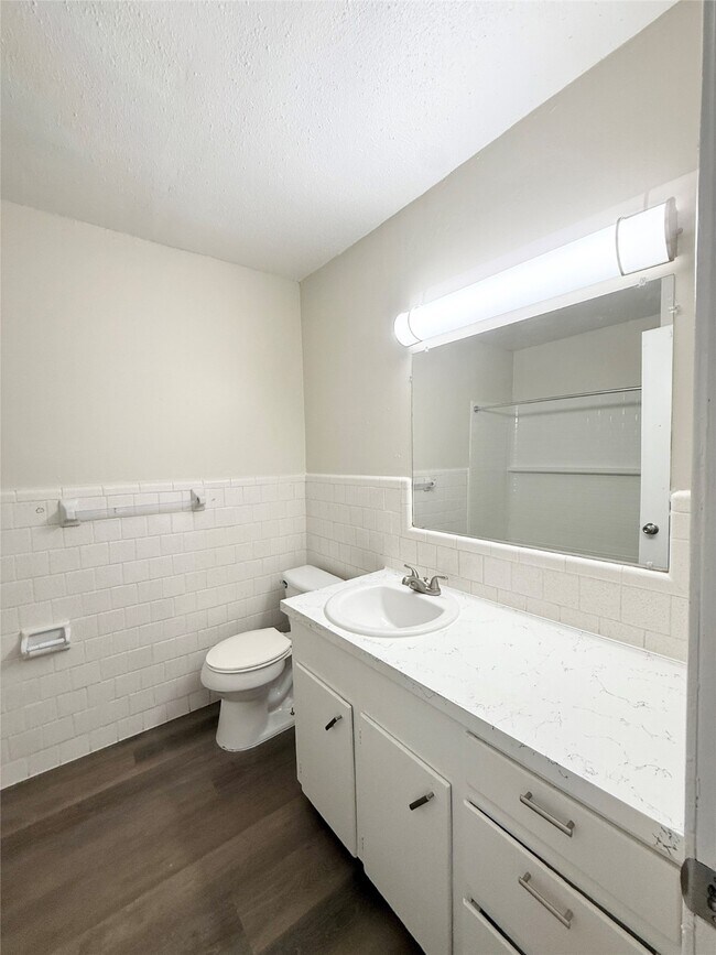 Building Photo - 500 Willow Dr