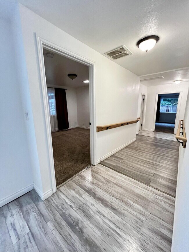 Building Photo - Secluded Puyallup Home with Full 2-Bedroom ADU and Panoramic City Views