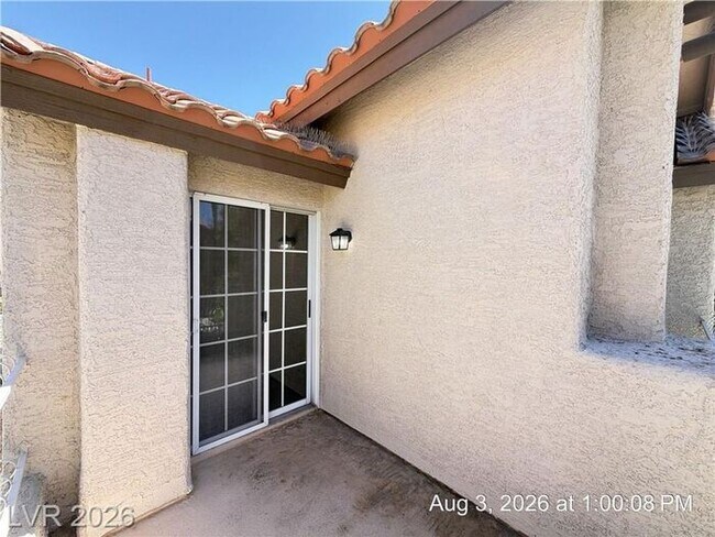 Building Photo - Beautiful Home with Private Balcony, Fireplace & Granite Kitchen