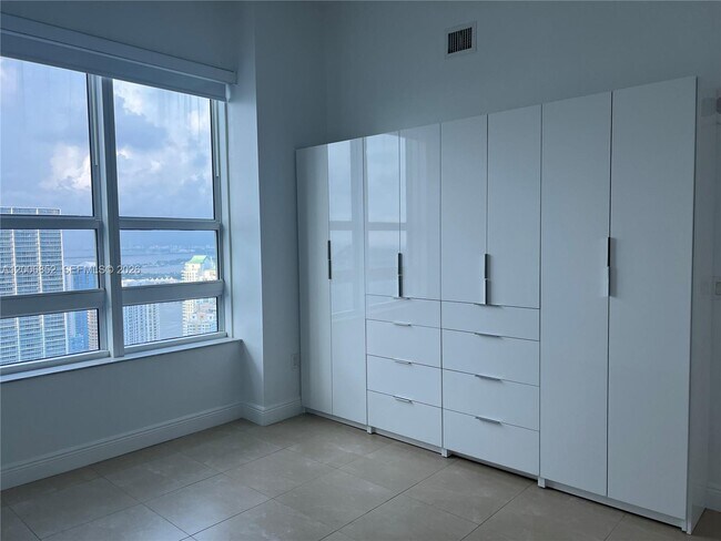 Building Photo - 950 Brickell Bay Dr