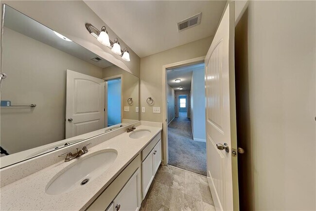 Building Photo - 354 Hawthorn Dr