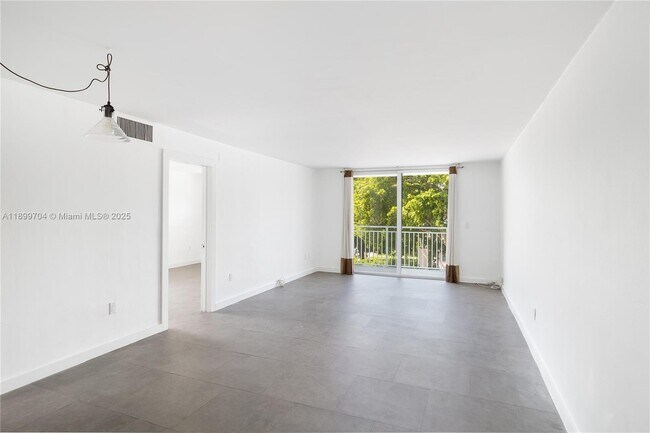 Building Photo - 1045 10th St