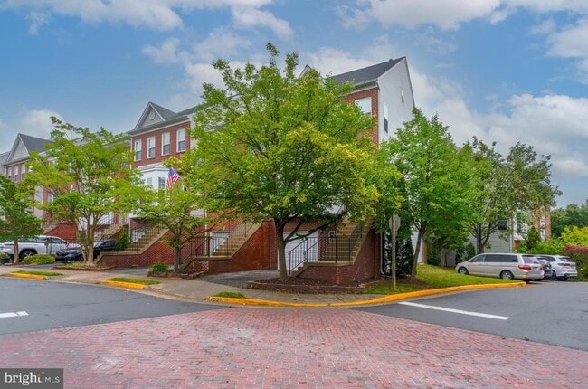 Building Photo - 2557 James Monroe Cir