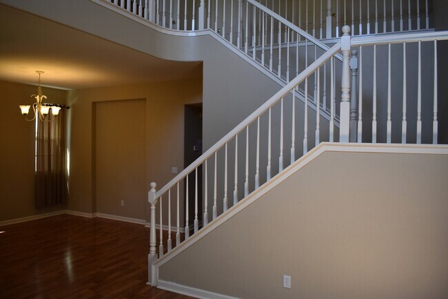 Building Photo - 3587 Sarasota Ave