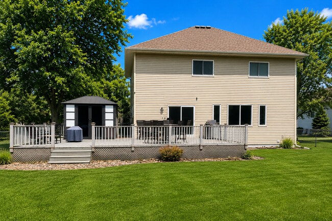 Building Photo - Spacious 4-Bed 4-Bath Home in Buffalo - Available 7/1!