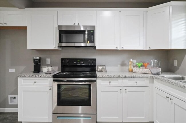 Building Photo - 3488 Balboa Cir