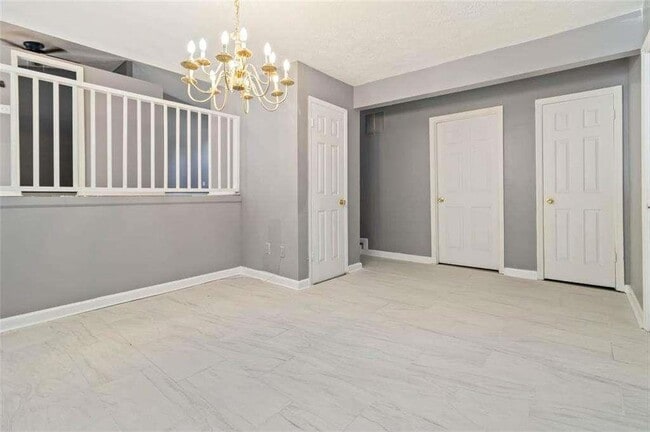 Building Photo - 6925 Cainwood Dr